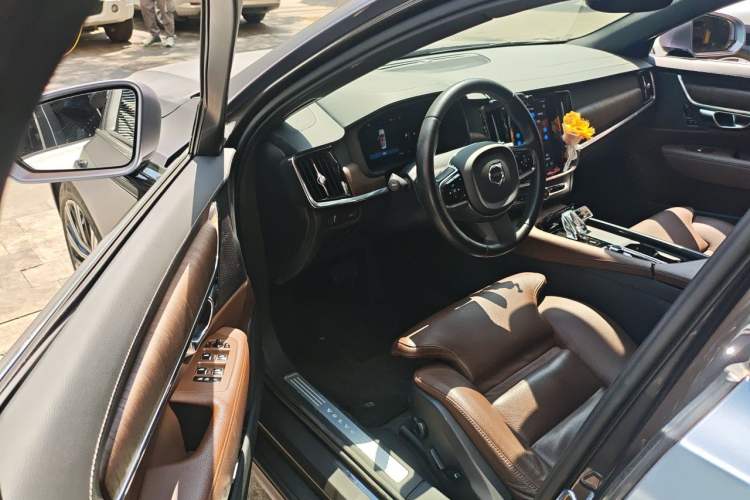 Used Volvo S90 2022 B5 Zhiyuan Luxury Edition
