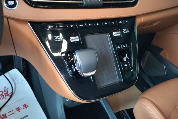 Used Hongqi HQ9 PHEV 2024 2.0T Four-Wheel Drive Business Edition Gear Lever