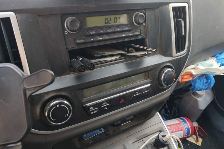 Used Jinbei Hiace King 2021 2.0L City Transport King Series Express Model Standard Top 6-Seater 1TZS Audio And AC Panel