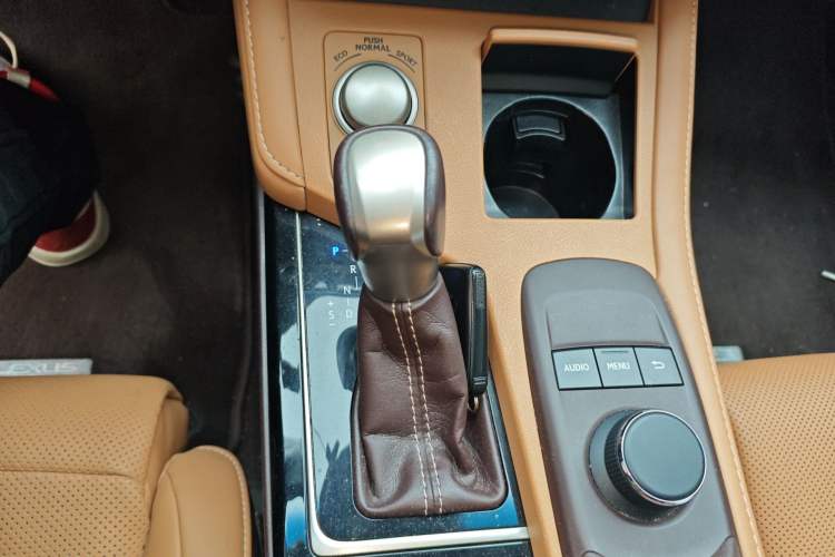 Used Lexus ES 2015 300h Comfort Edition Gear Lever