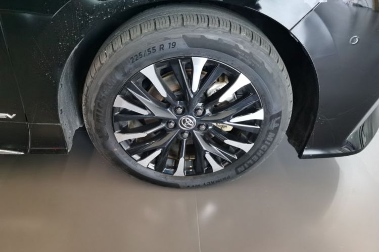 Used Toyota Alphard 2024 Dual-Engine 2.5L Deluxe Edition
