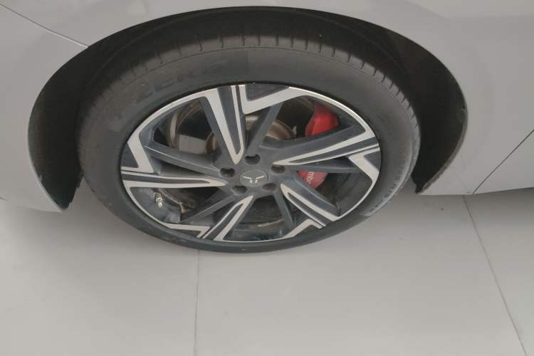 Used Hongqi EH7 2024 760 Pro+ Four-Wheel Drive Version Left Front Wheel Hub