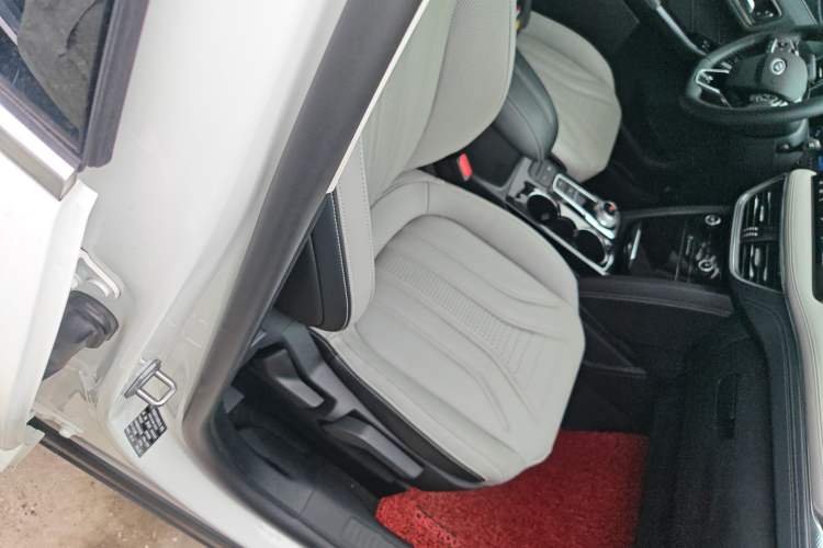 Used Ford Escape 2020 EcoBoost 245 Four-Wheel Drive Titanium Edition Right Front Seat