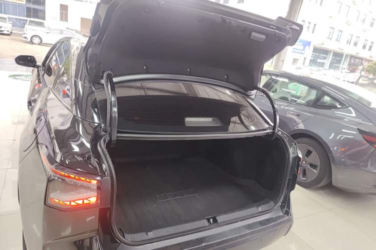 Used Toyota bZ3 2023 517 km Elite PRO Trunk