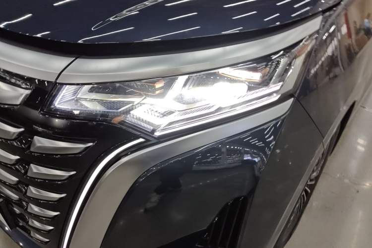 Used Denza D9 2024 DM-i 980 Four-Wheel Drive Flagship Model
