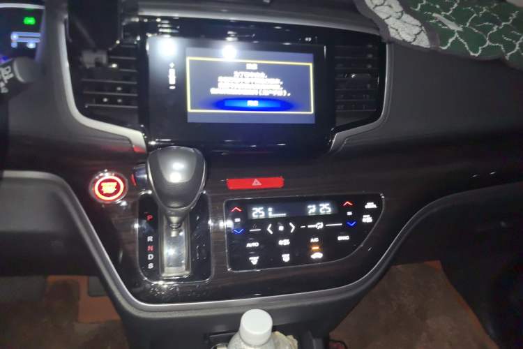 Used Honda Odyssey 2018 2.4L Smart Edition Audio And AC Panel