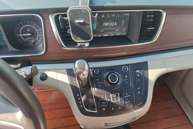 Used Buick GL8 2018 28T Comfort Model China VI Standard Audio And AC Panel