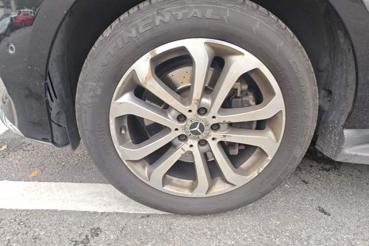 Used Mercedes-Benz GLE 2018 GLE 320 4MATIC Dynamic Edition Collector's Edition Left Front Wheel Hub