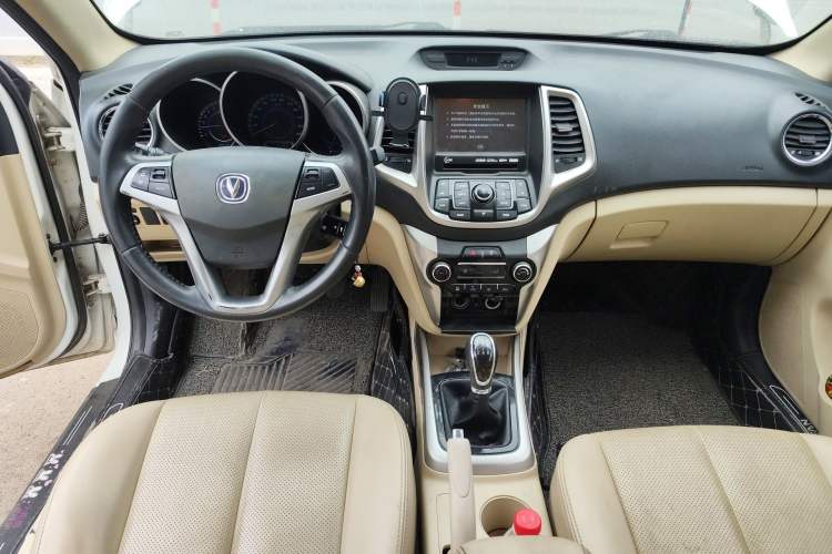 Used CHANGAN Eado 2015 1.6L Manual Luxury Model China IV Standard Center Console