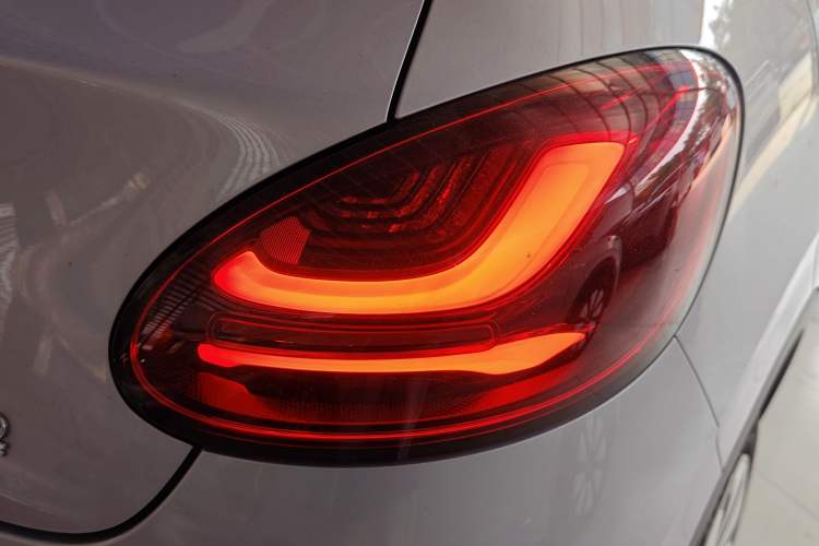 Used Wuling Bingo 2025 333 km Lingxi Connected Version Right Rear Taillight