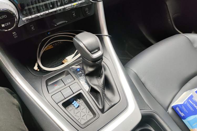 Used Toyota RAV4 2023 2.0L CVT Two-Wheel Drive Fashion Plus Edition Gear Lever