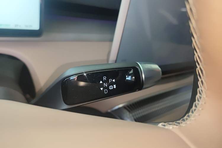 Used XPeng X9 2024 702 Ultra-Long Range Pro Gear Lever