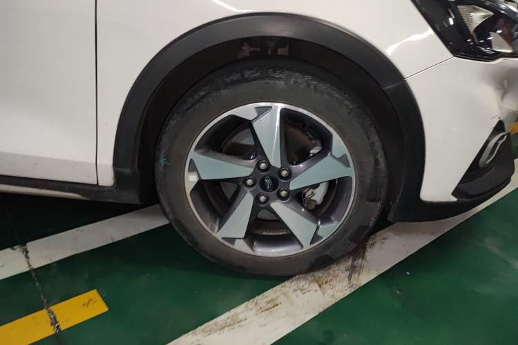 Used Ford Focus Active 2020 EcoBoost 180 Automatic Trendy Model Right Front Wheel Hub