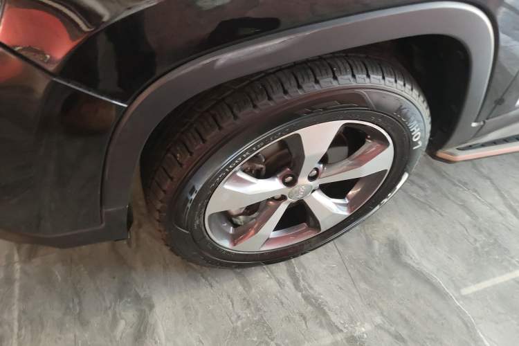 Used Jeep Cherokee 2019 2.0T Four-Wheel Drive Exploration Edition + Autonomous Driving Smart Package China V