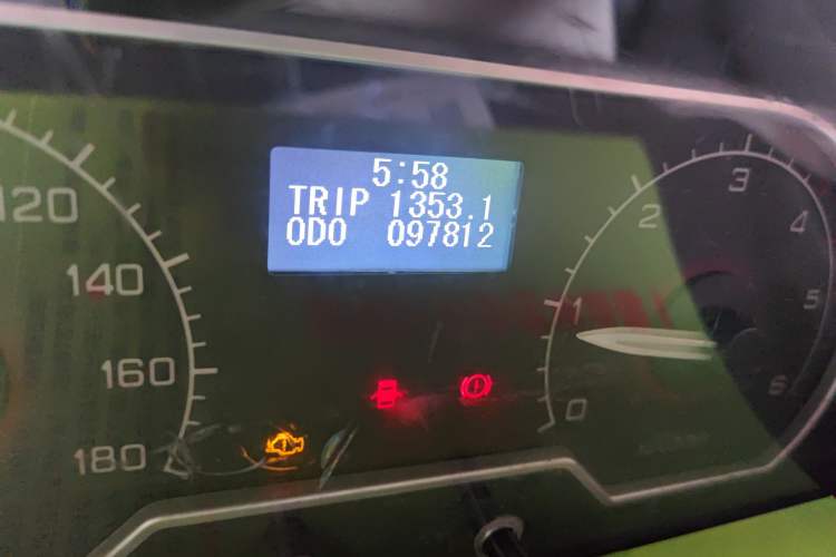 Used SAIC MAXUS Xintu V80 2014 2.5T Aoyuntong Long Wheelbase High-Roof Model