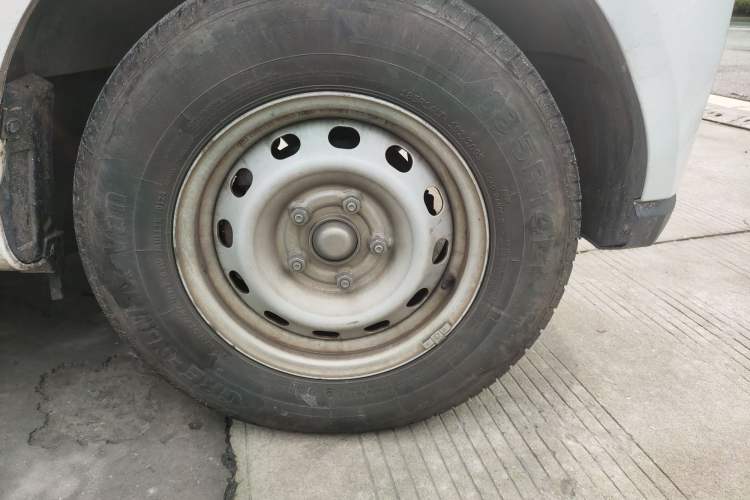 Used Farizon Xingxiang V 2023 V6E Ningde Times 38.64 kWh Value Edition Right Front Wheel Hub