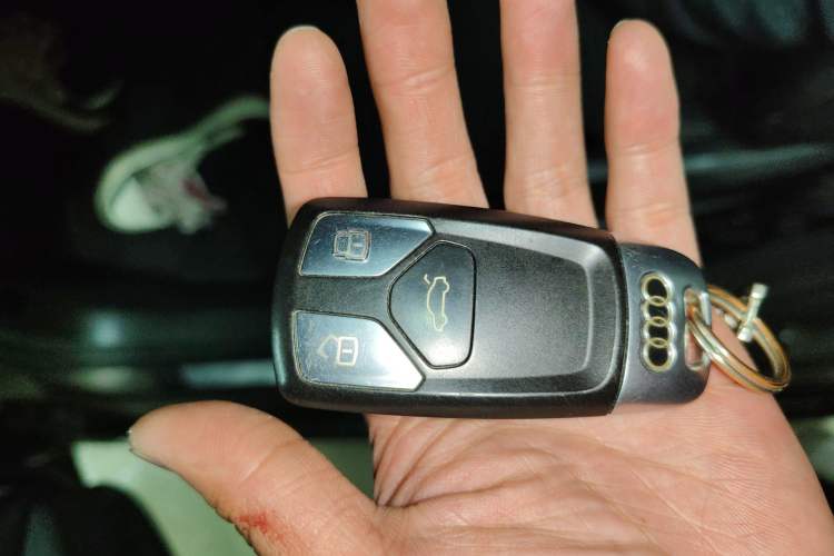 Used Audi A4L 2017 40 TFSI Fashion Model Vehicle Key