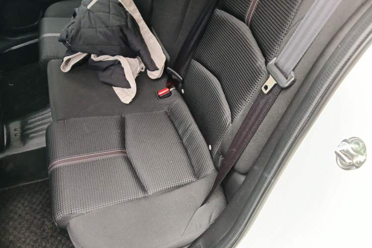 Used Mazda 3 Axela 2017 Sedan 1.5L Automatic Luxury Model Emission Standard China V Left Rear Seat