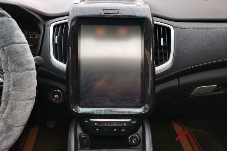 Used SWM X7 2016 1.8L Manual Luxury Edition 7 Seats
