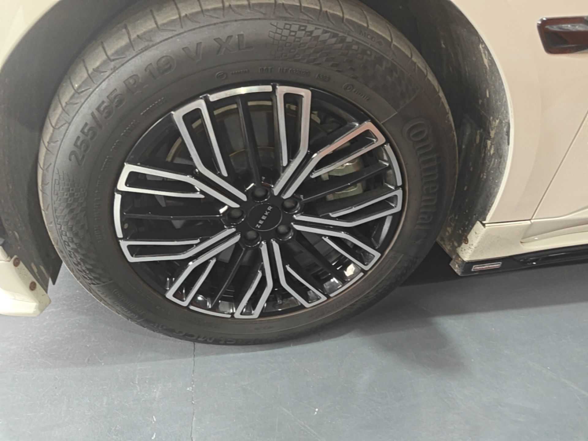 Zeekr 001 2025 WE Edition 95 kWh All-Wheel Drive — снимка 10