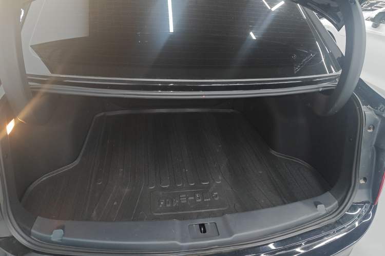 Used Hongqi E-QM5 2024 610 km PLUS Trunk