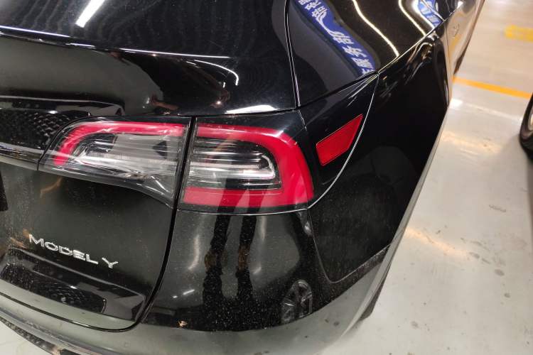 Used Tesla Model Y 2023 Long-Range All-Wheel-Drive Version
