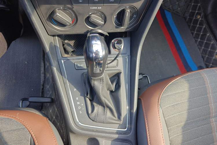 Used Volkswagen Lavida 2019 Lavida Start 1.5L Automatic Comfort Edition China VI Standard Gear Lever