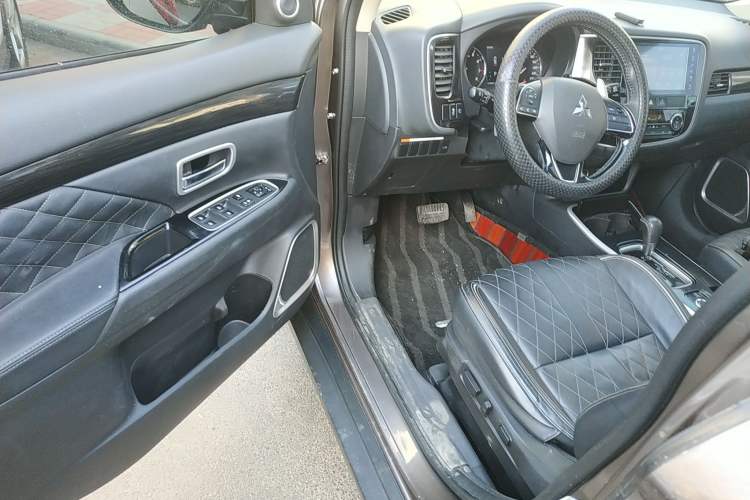 Used Mitsubishi Outlander 2020 2.4L 4x4 Zhi Xiang Edition 5 Seats
