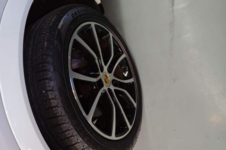 Used Porsche Cayenne 2018 Cayenne 3.0T Left Front Wheel Hub