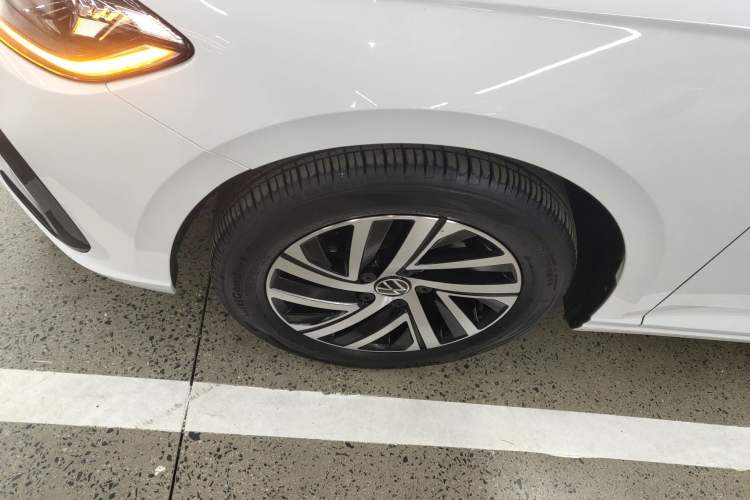 Used Volkswagen Lavida 2024 1.5L Automatic Starry Sky 5 Million Edition Left Front Wheel Hub