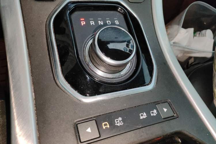 Used Land Rover Range Evoque 2017 2.0T SE Smart Glow Edition Gear Lever