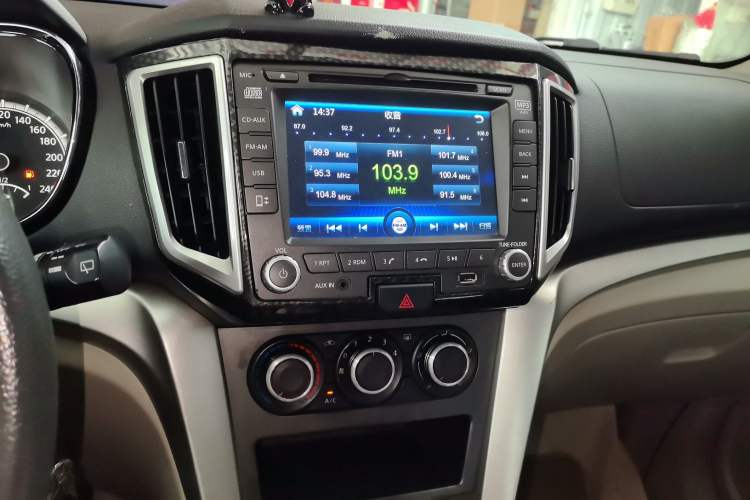 Used Venucia T70 2015 2.0L CVT Smart Choice Edition Audio And AC Panel