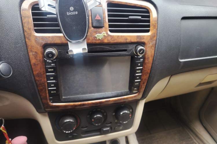 Used Dongfeng Fengon 2013 1.3L Manual Deluxe Edition DK13-08 Audio And AC Panel