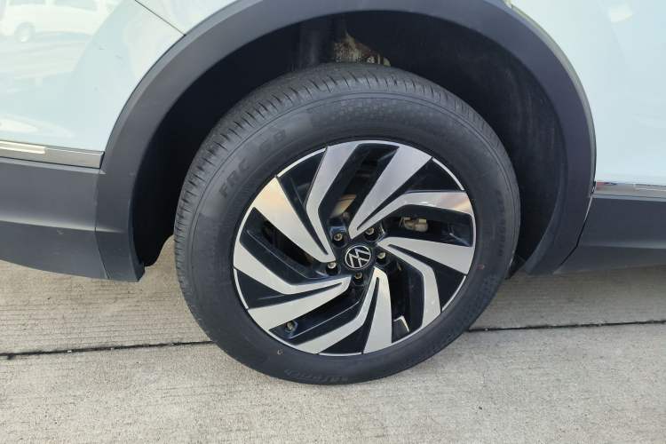 Used Volkswagen Tiguan L 2024 300TSI Automatic Two-Wheel Drive Smart Edition Right Rear Wheel Hub