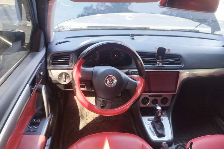 Used Volkswagen Lavida 2013 Revised Classic 1.6L Automatic Fashion Edition Steering Wheel