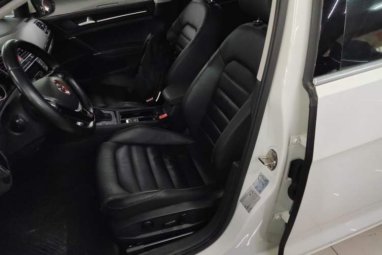 Used Volkswagen Golf 2014 1.4TSI Luxury Travel Edition
