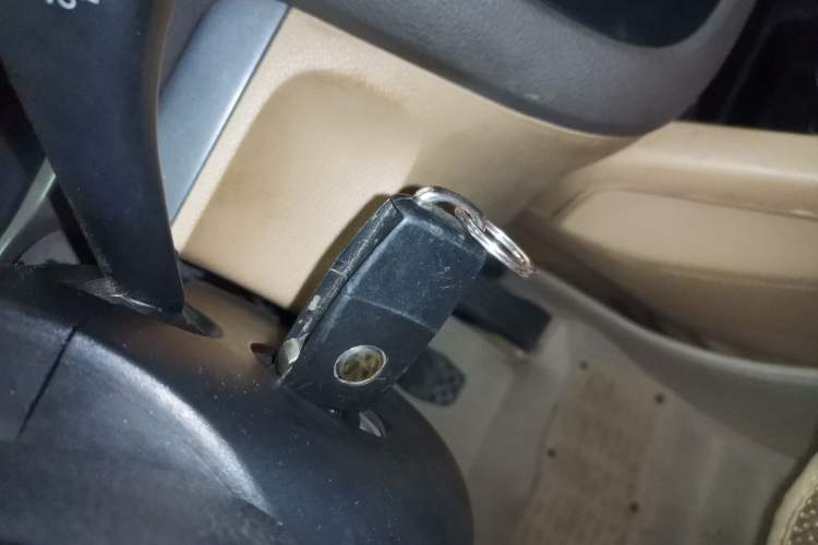 Used Volkswagen Sagitar 2009 1.6L Manual Fashion Model with Leather Interior