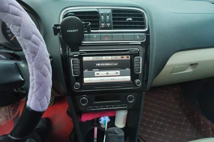 Used Volkswagen Polo 2011 1.4L Automatic ZhiCool Edition Audio And AC Panel