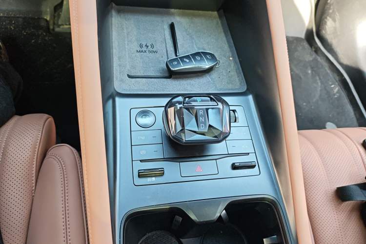 Used BYD Song L EV 2025 Intelligent Driving Version 662 km LiDAR Excellence Edition Gear Lever