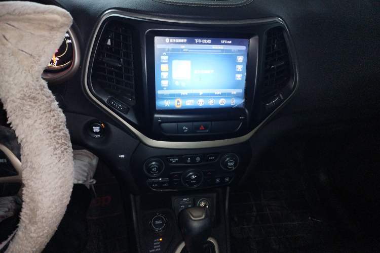 Used Jeep Cherokee 2016 2.4L Professional Edition Audio And AC Panel