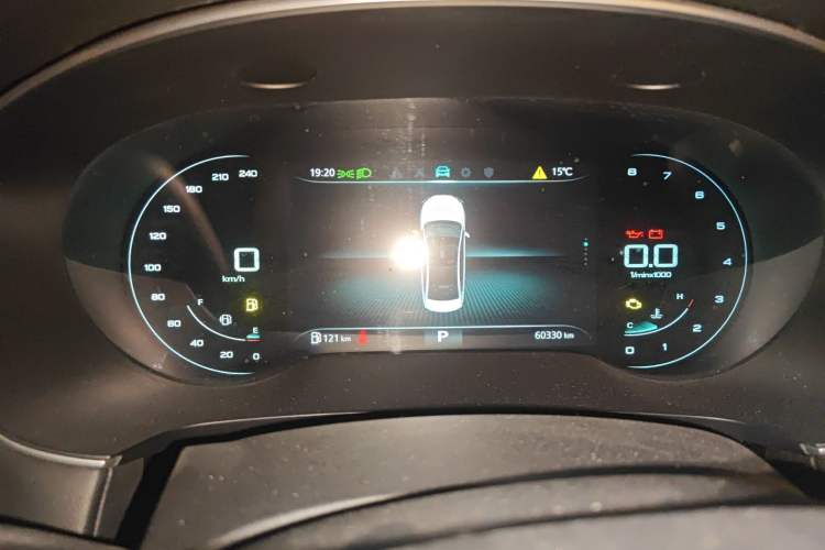 Used Roewe i6 MAX 2020 300TGI Automatic Supreme Edition with Cool Sunroof and Advanced Driving Features Instrument Cluster