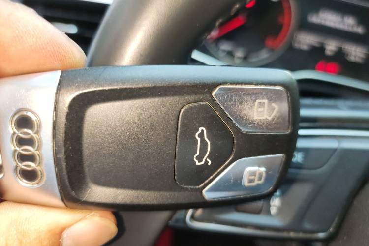 Used Audi A4L 2017 40 TFSI Ambition Edition
