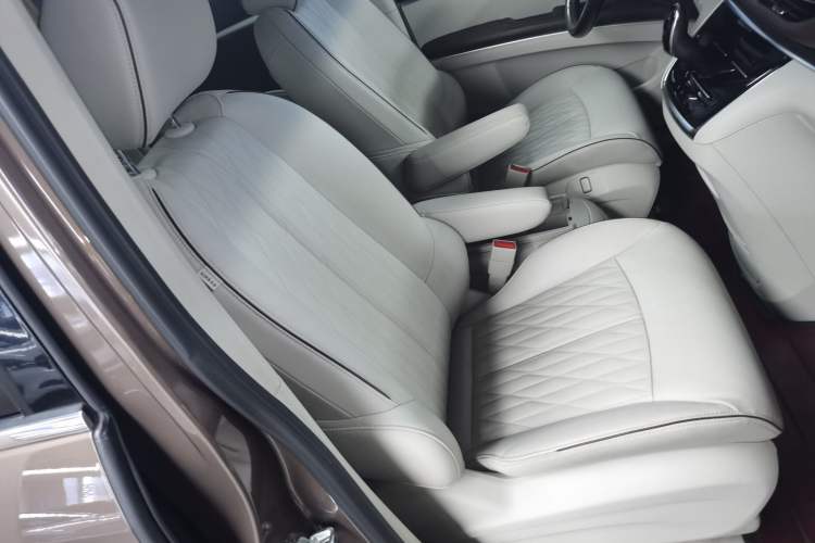 Used Buick GL8 2021 Land Cruiser Executive Class 652T Luxury Model