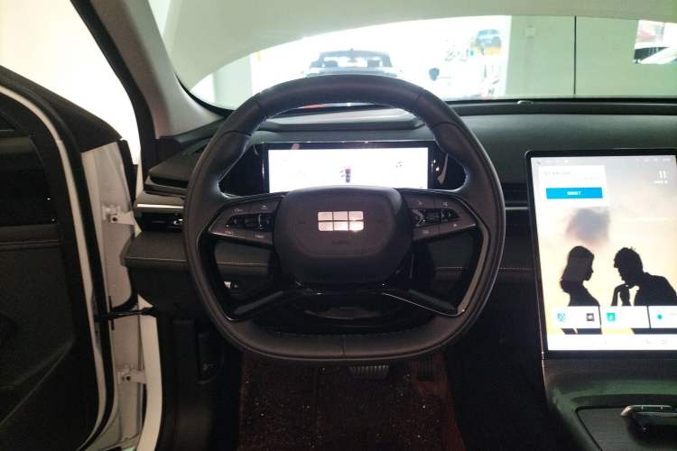 Used Geely Galaxy L6 2024 125km PLUS Dragon Edition
