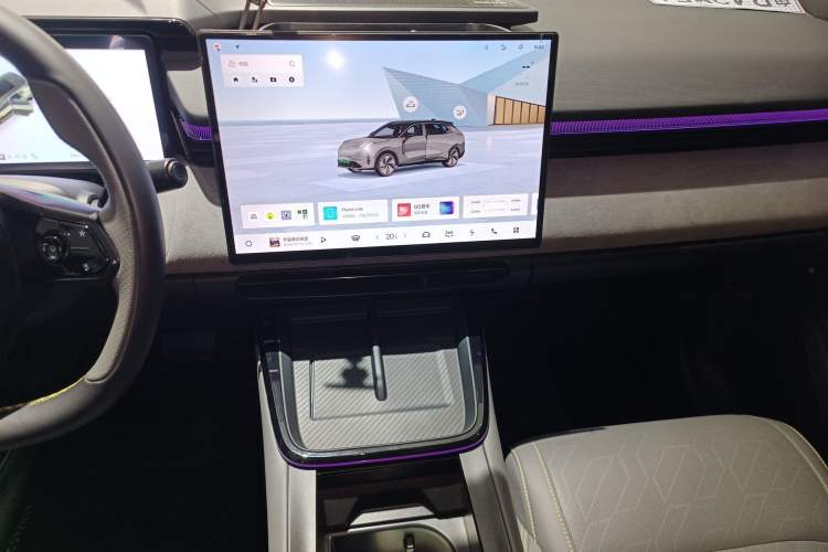 Used Lynk & Co 08 EM-P 2023 245km Ultra-Long Range Halo Audio And AC Panel