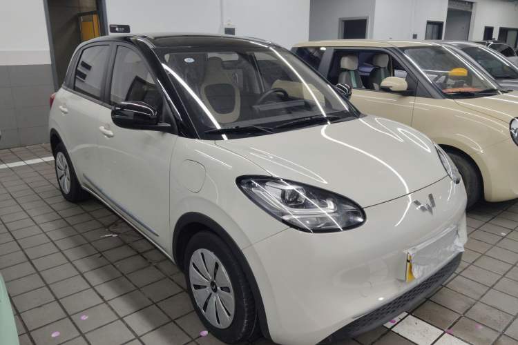 Used Wuling Bingo 2023 333 km Fast-Share Version Front Right 45 Deg
