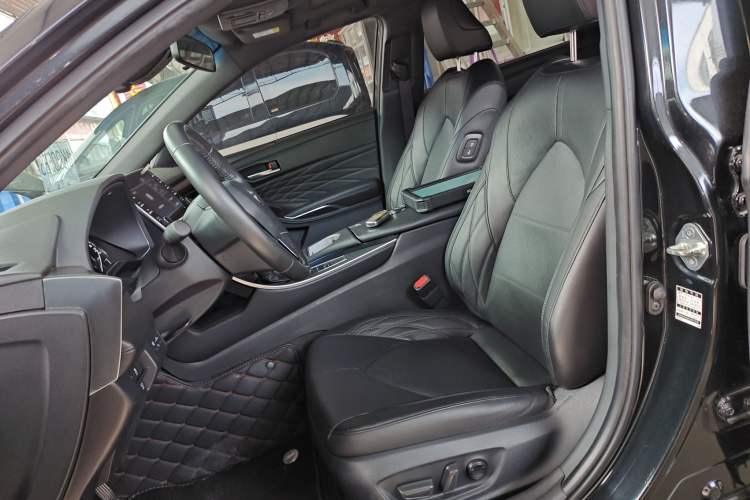 Used Toyota Avalon 2019 Dual-Engine 2.5L XLE Prestige Version China VI Standard
