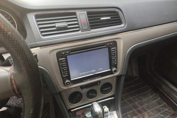 Used Volkswagen Lavida 2013 Revised Version 1.4 TSI DSG Comfort Edition Audio And AC Panel