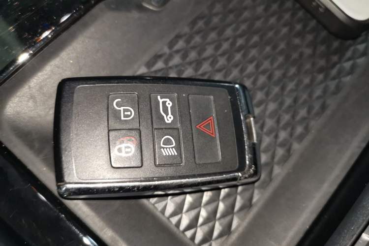 Used Land Rover Range Rover Evoque 2021 Range Rover Velar 249 PS R-Dynamic S Performance Edition