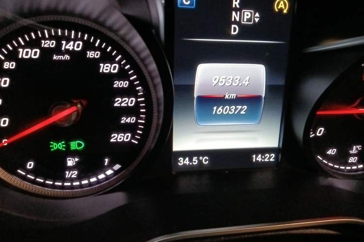 Used Mercedes-Benz C-Class 2015 Revised C 200 L Sport Edition Odometer Close Up